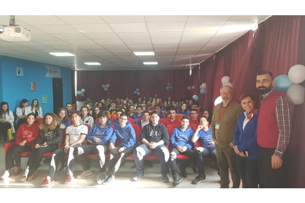 İYİ DERSLER’DE MESLEK TANITIM GÜNLERİ DEVAM EDİYOR