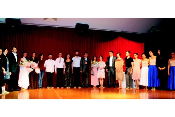 Danslarla  Müzeyyen Senar