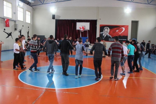 CEZAEVİNDEKİ ÇOCUKLAR BAYRAMINI DOYASIYA YAŞADI