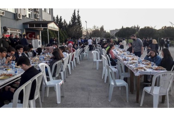 ALP OĞUZ ANADOLU LİSESİ’NDE İFTAR YEMEĞİ