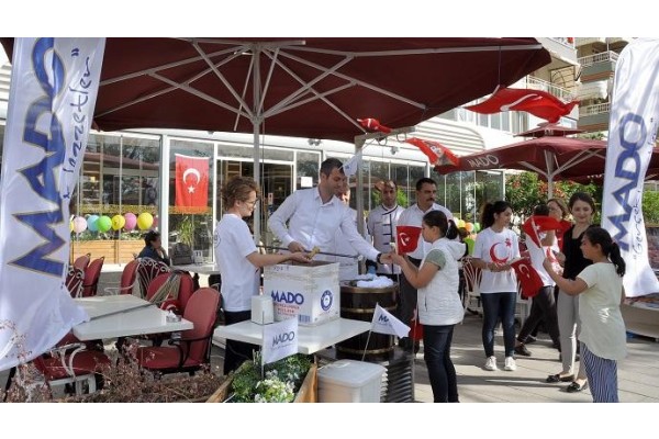 MADO’DA 19 MAYIS’A ÖZEL DONDURMA ŞOV