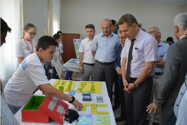 ALİAĞA ORTAOKULU’NDA TÜBİTAK BİLİM FUARI AÇILDI