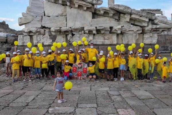 BERGAMA'DAN UNESCO MİRASI KENTLERE UÇURTMALARLA SELAM