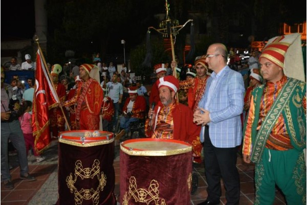 DARBE GİRİŞİMİNE MEHTERLİ TEPKİ