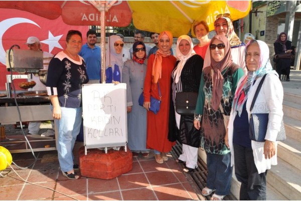 AK KADINLARDAN ŞEHİTLER İÇİN LOKMA HAYRI