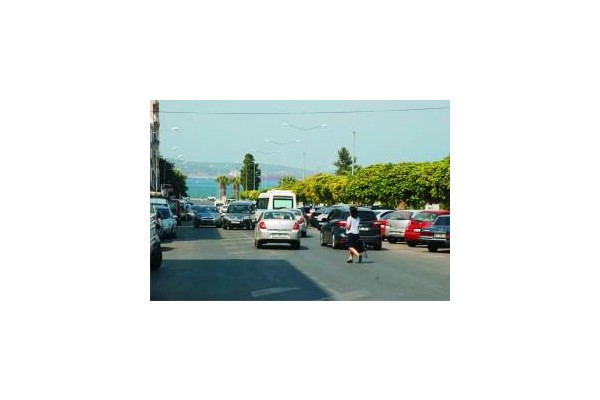 CADDE OTO GALERİSİ ... ‘MÜSAİT YERDE İNECEK VAR’