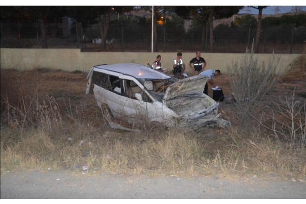 TAKLA ATAN OTOMOBİL ALEV ALDI