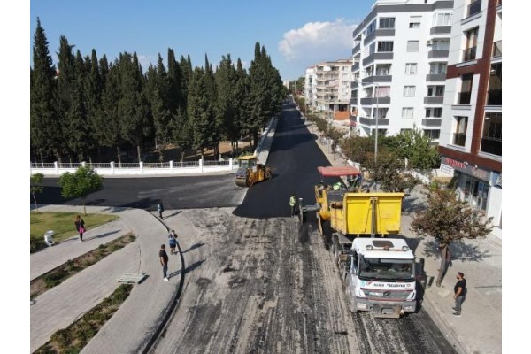 BOZUK YOLLAR ASFALTLANIYOR