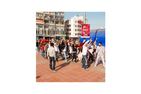 Öğrenciler terörü protesto etti