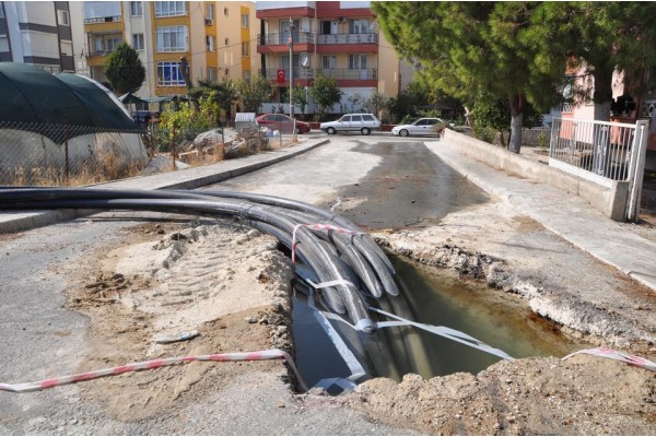 253 Sokakta Tehlikeli Su Patlağı