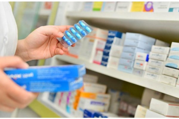 ECZANE ÇALIŞANLARINA HAKARETE TEPKİ