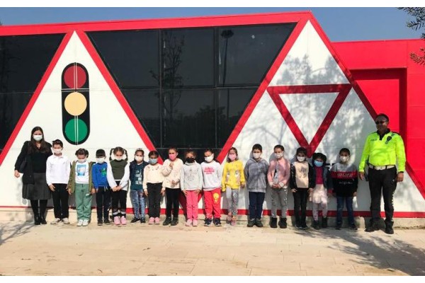 EMNİYETTEN ÇOCUKLARA TRAFİK EĞİTİMİ