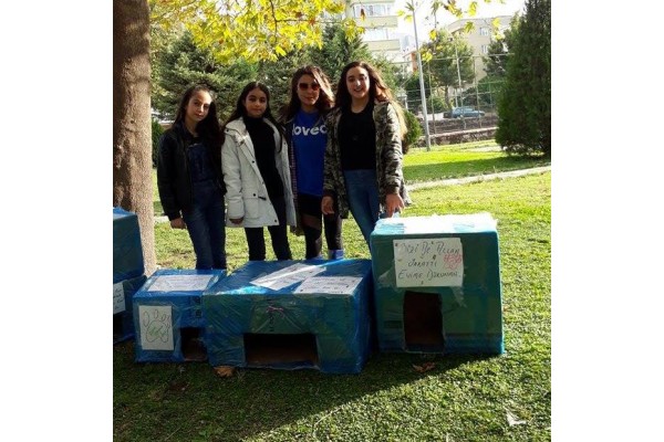 KÜÇÜK DOSTLARINI UNUTMADILAR