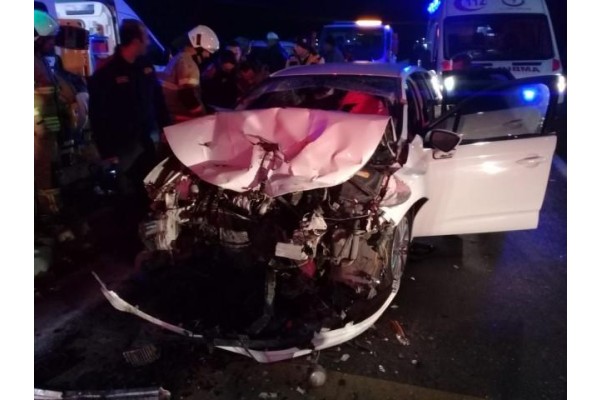 HELVACI KAVŞAĞI’NDA FECİ KAZA: 3 YARALI