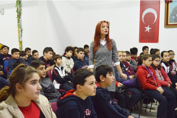 ÖĞRENCİLERE OKUL ÇAĞINDA SAĞLIKLI BESLENME EĞİTİMİ