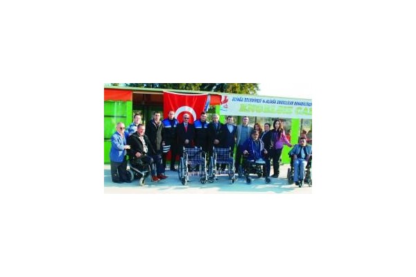 Tekerlekli sandalye hediye ettiler