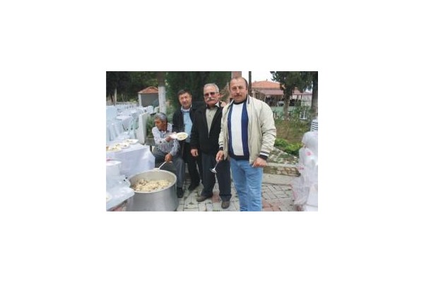 Samur Dede ve babası ruhuna mevlit okuttu