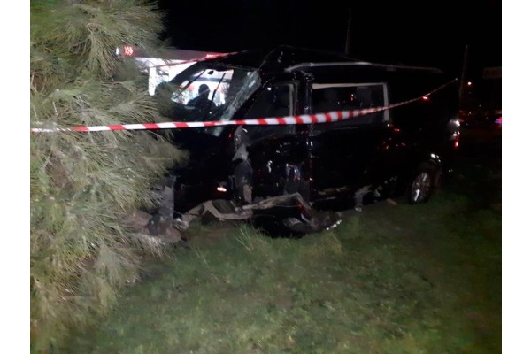 TIRLA ÇARPIŞAN MİNİBÜSÜN SÜRÜCÜSÜ ÖLDÜ