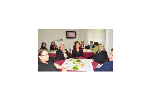 Aliağalı bayanların ‘Kahve Evi’ var