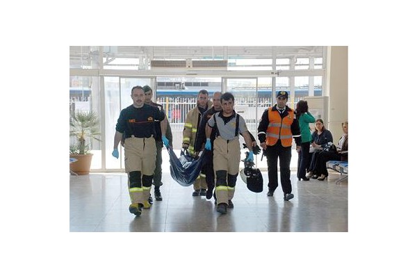 İZBAN'DA SIR DOLU İNTİHAR