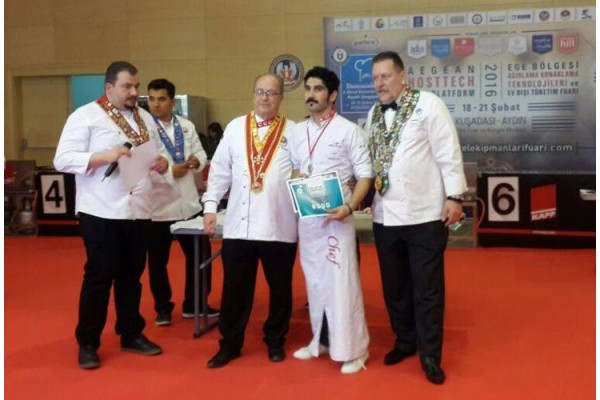 ALİAĞALI AŞÇIYA ÇİFTE ÖDÜL