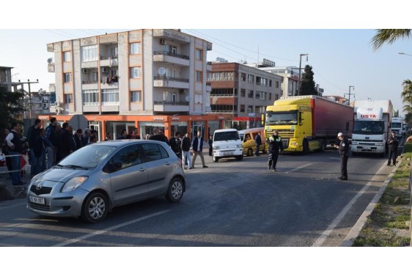 OTOMOBİL YAYAYA ÇARPTI: 1 YARALI