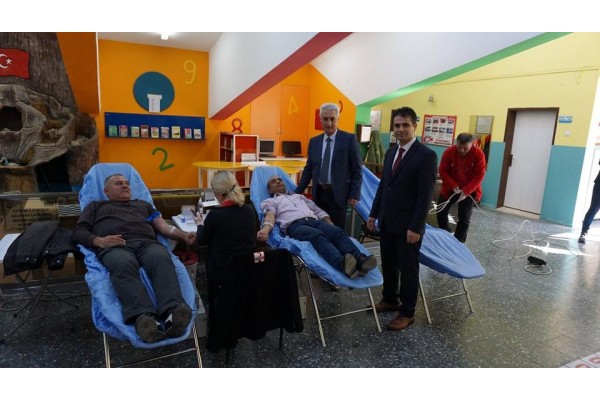 PETKİM İLKOKULU DA “İZMİR SANA KANIM FEDA” DEDİ