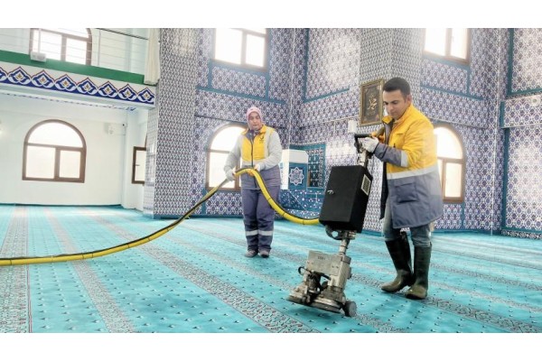 Camilerde Ramazan temizliği