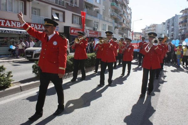 ALİAĞA’DA 23 NİSAN COŞKULU BAŞLADI