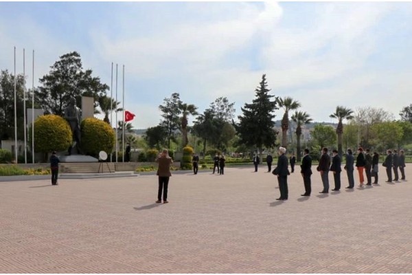 23 NİSAN ÇELENK SUNMA PROGRAMIYLA KUTLANACAK