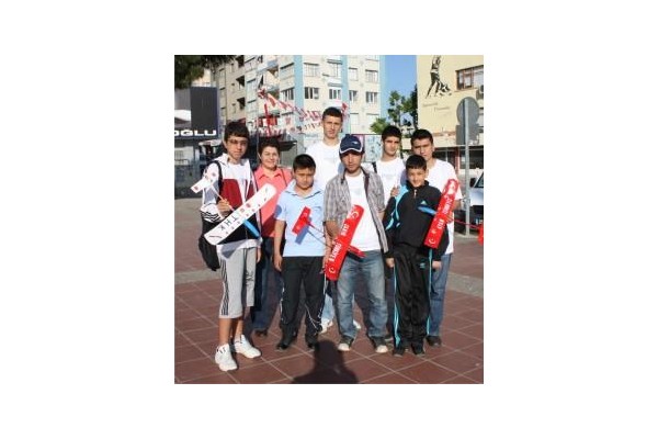 Genç Kanatlar, şenliğe katıldı