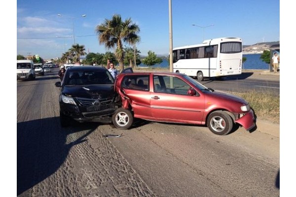 JİP İLE OTOMOBİL ÇARPIŞTI: 2 YARALI