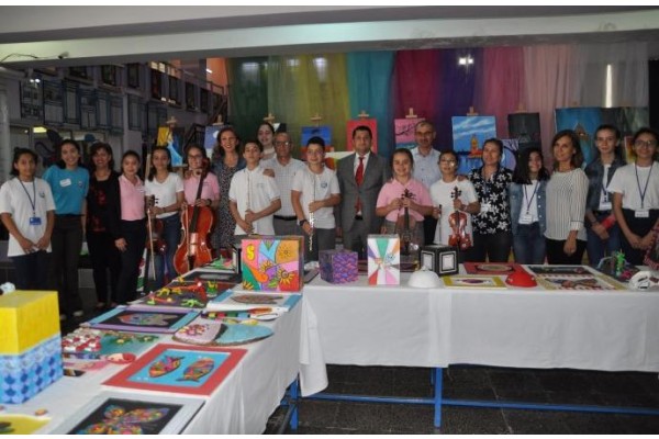 GAZİ ORTAOKULU’NDA YILSONU SERGİSİ