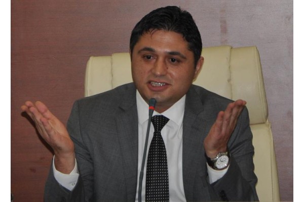 BAŞKAN GELENEĞİ BOZMADI