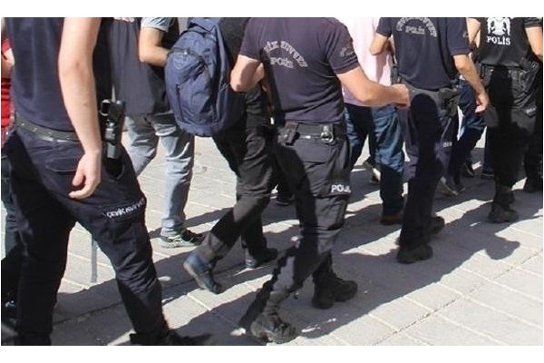 ŞÜPHELİLERDEN 438'İ TUTUKLANDI