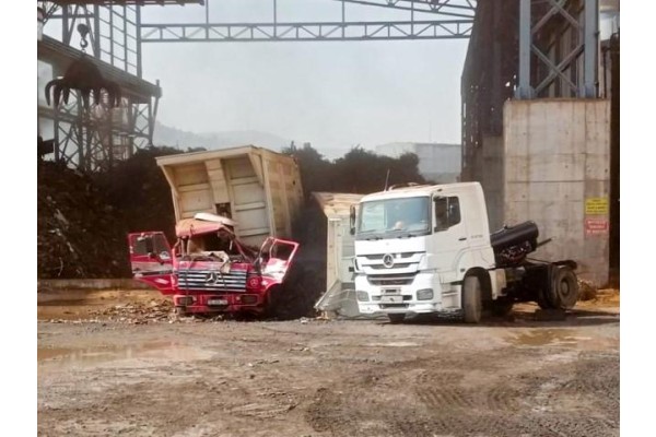 Dorsenin altında kalan işçi yaşamını yitirdi