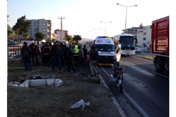 MOTOSİKLET KAZASI: 2 YARALI