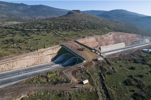 TARİHİ YOL ÇELİK KÖPRÜYLE KORUNDU