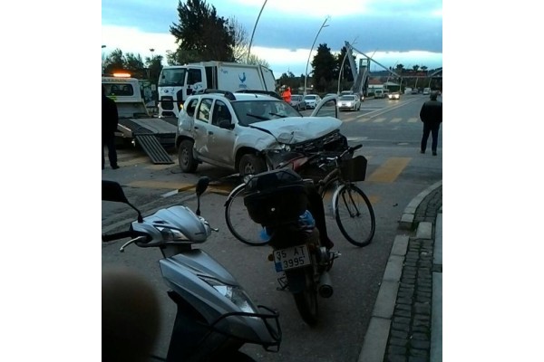 ALİAĞA’DA TRAFİK KAZASI: 13 YARALI