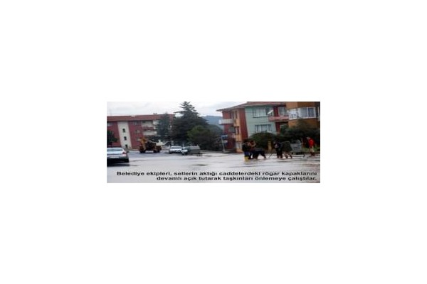 Yağmur yağdı, yollar dere oldu