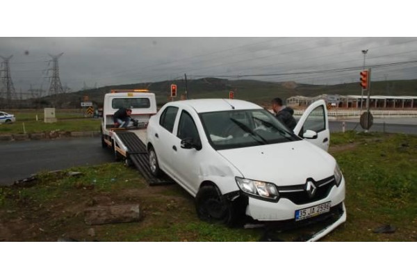 ALİAĞA'DA TRAFİK KAZASI, 2 YARALI