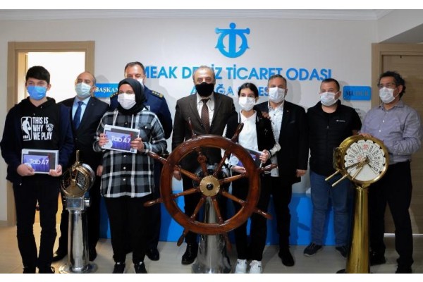 İMEAK DTO’DAN ÖĞRENCİLERE TABLET DESTEĞİ