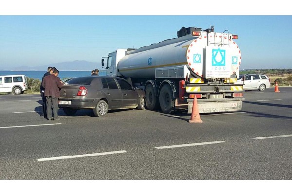 TANKER İLE OTOMOBİL ÇARPIŞTI