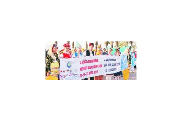 Aliağa'dan dünyaya barış güvercinleri