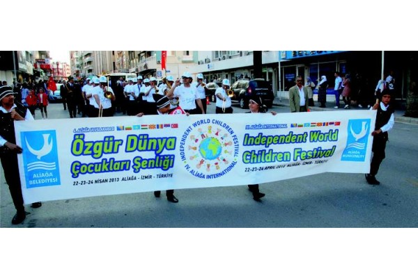 ALİAĞA’DA NEŞE DOLU 23 NİSAN