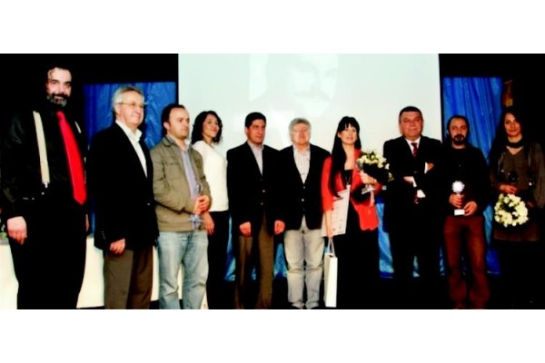 TİYATRODA ALİAĞA’YA BİRİNCİLİK ÖDÜLÜ GELDİ