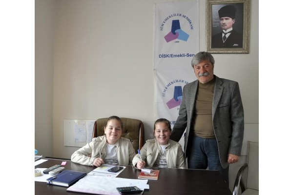 ÇOCUK YAŞTA EMEKLİ OLDULAR