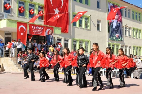 ÇOCUKLARIN BAYRAMI 98. YILINDA