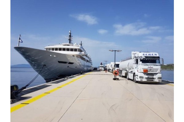 LÜKS MOTORYATA ALİAĞA’DAN YAKIT İKMALİ