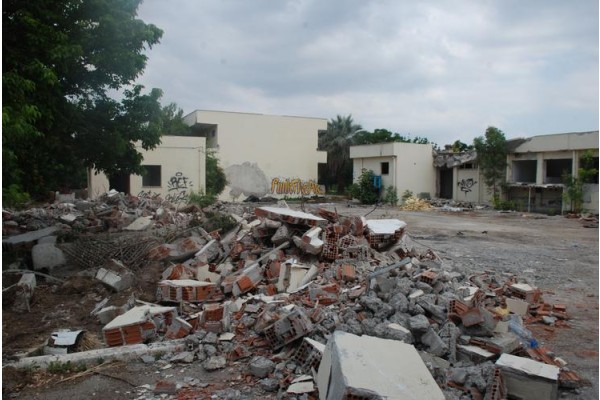 ÖZEL İDARE DE YIKILDI